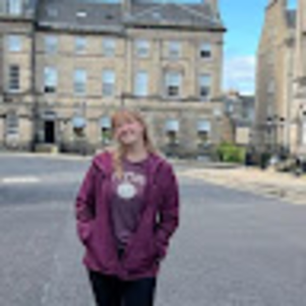 Meet your Posher, Cynthia